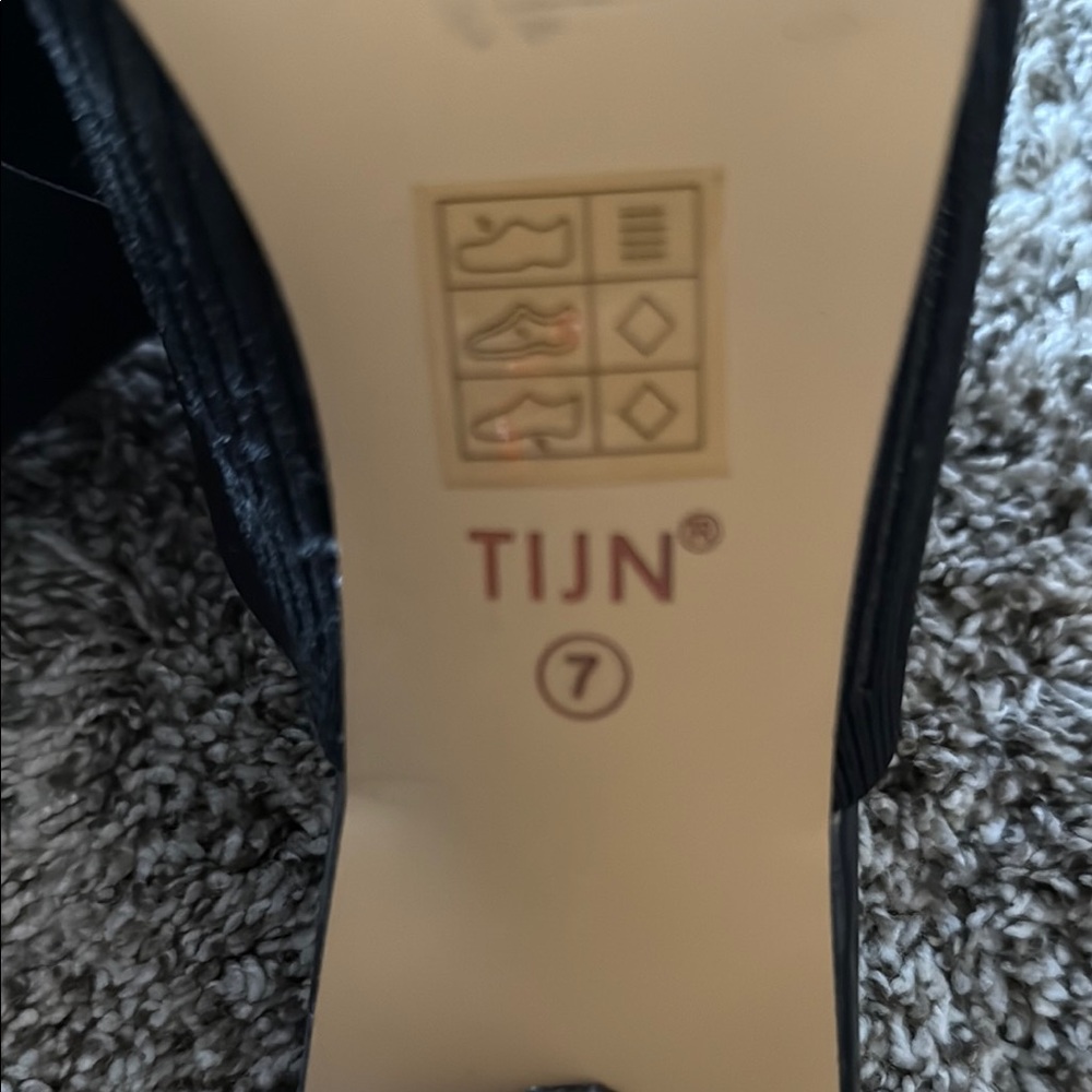 Black Chunky Sole Mules with Wide Straps - Picture 2 of 3